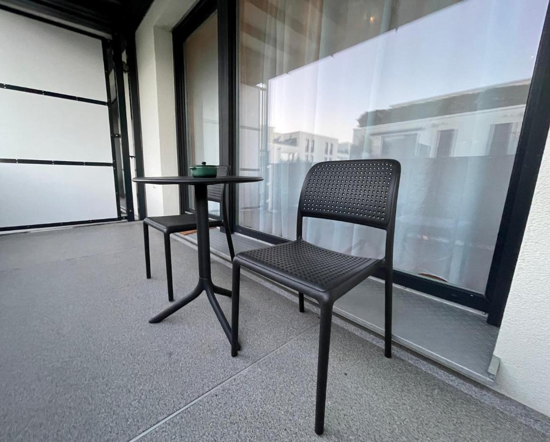 Studio Stevie Nicks I Parking Spot I Workplace I 24in Screen I Kitchen I PS4 Offenbach am Main Exterior foto
